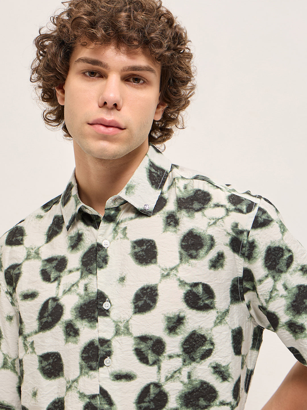 Men's Green Casual Regular Fit Printed Half Sleeves Shirt