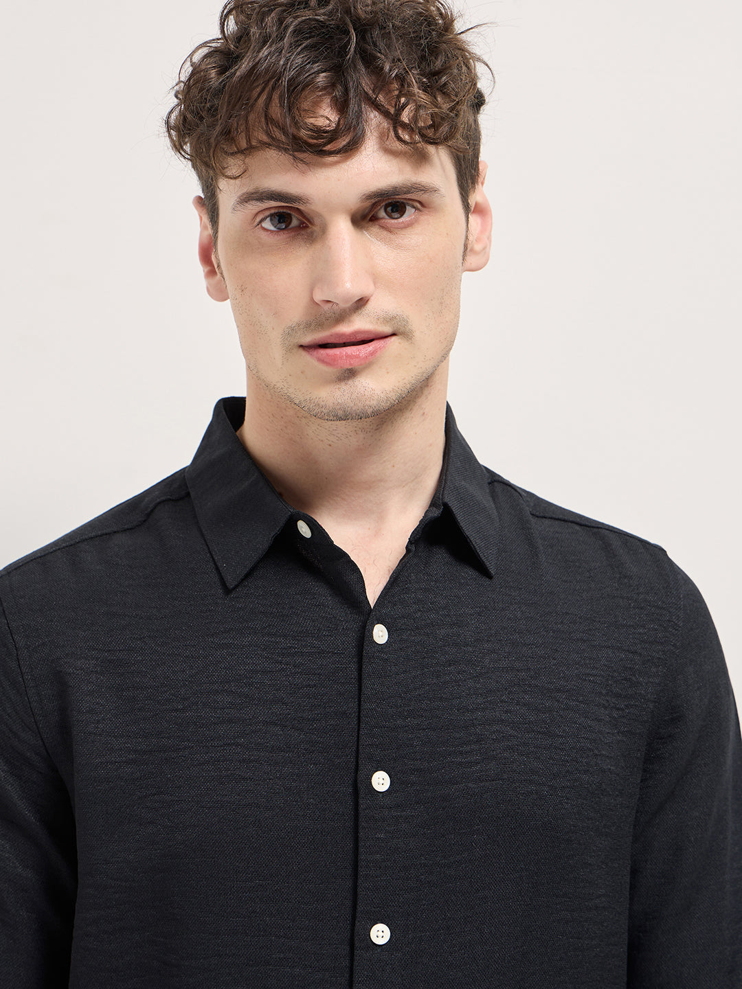 Men's Black Casual Slim Fit Solid Full Sleeves Shirt