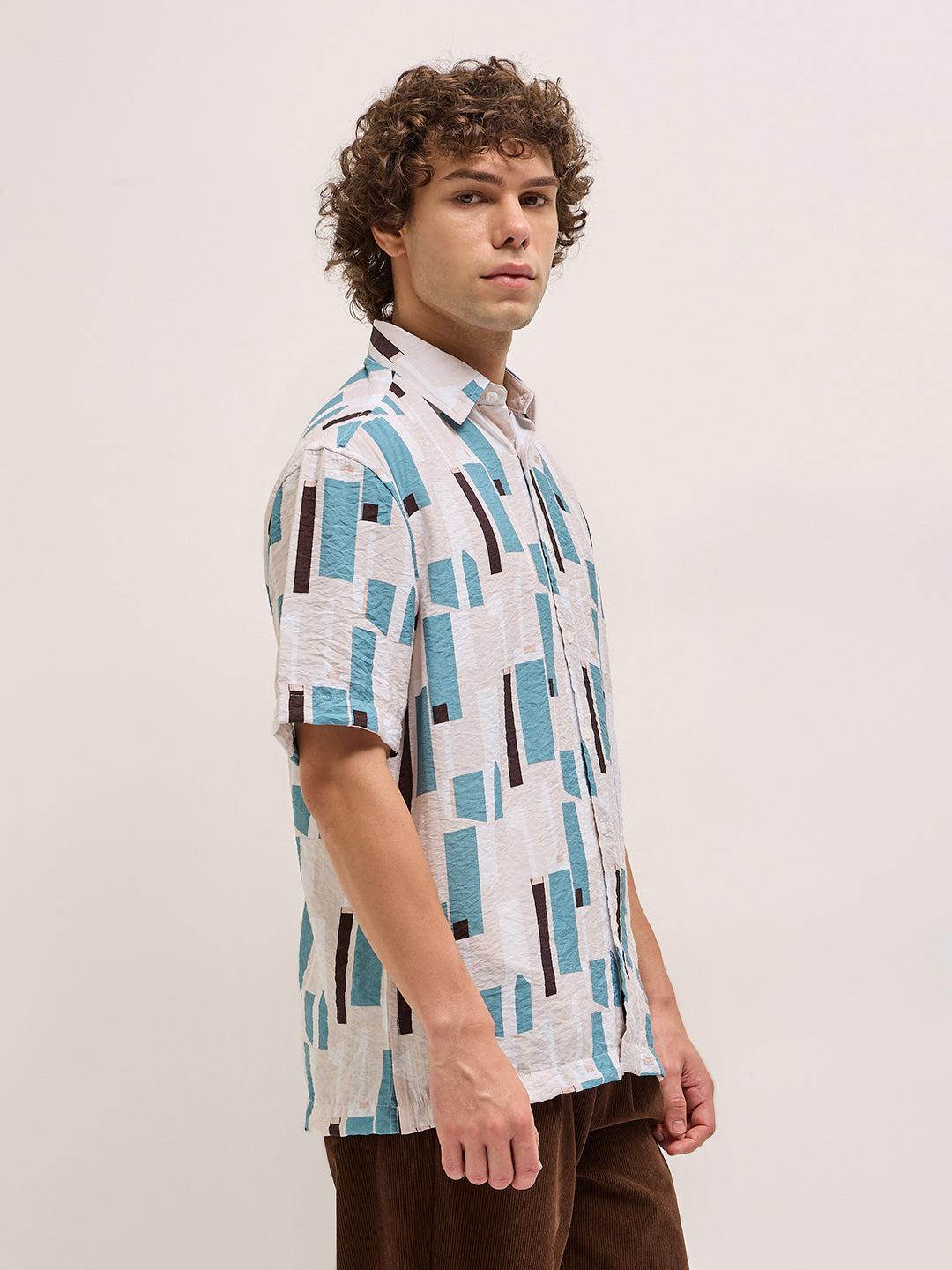 Men's White Casual Regular Fit Printed Half Sleeves Shirt