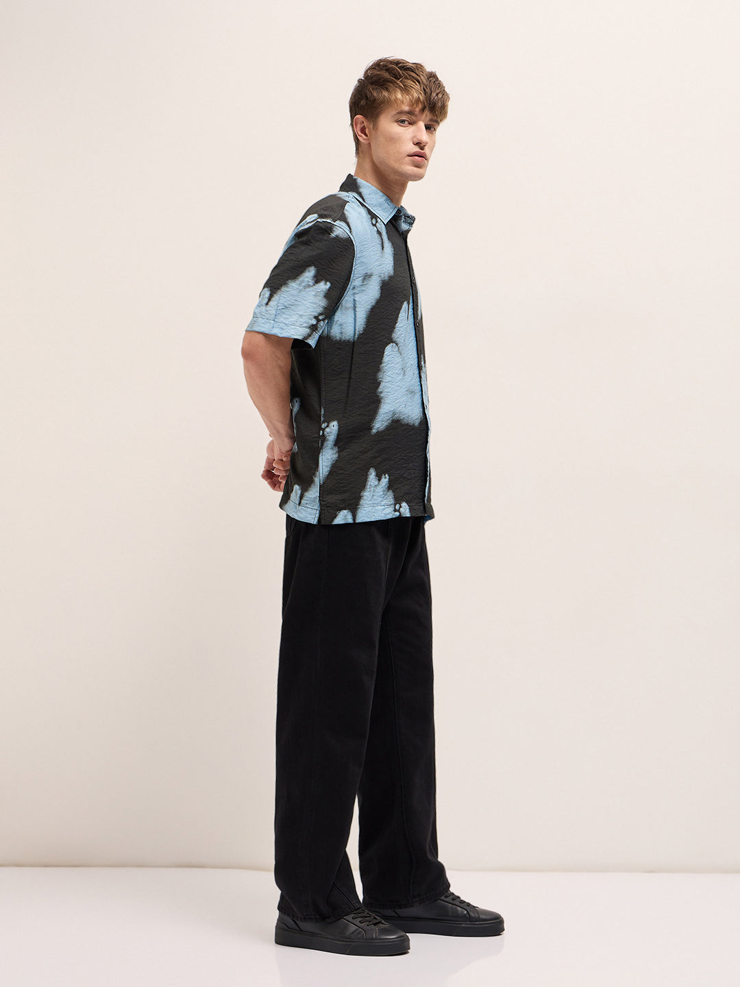 Men's Black Casual Regular Fit Printed Half Sleeves Shirt