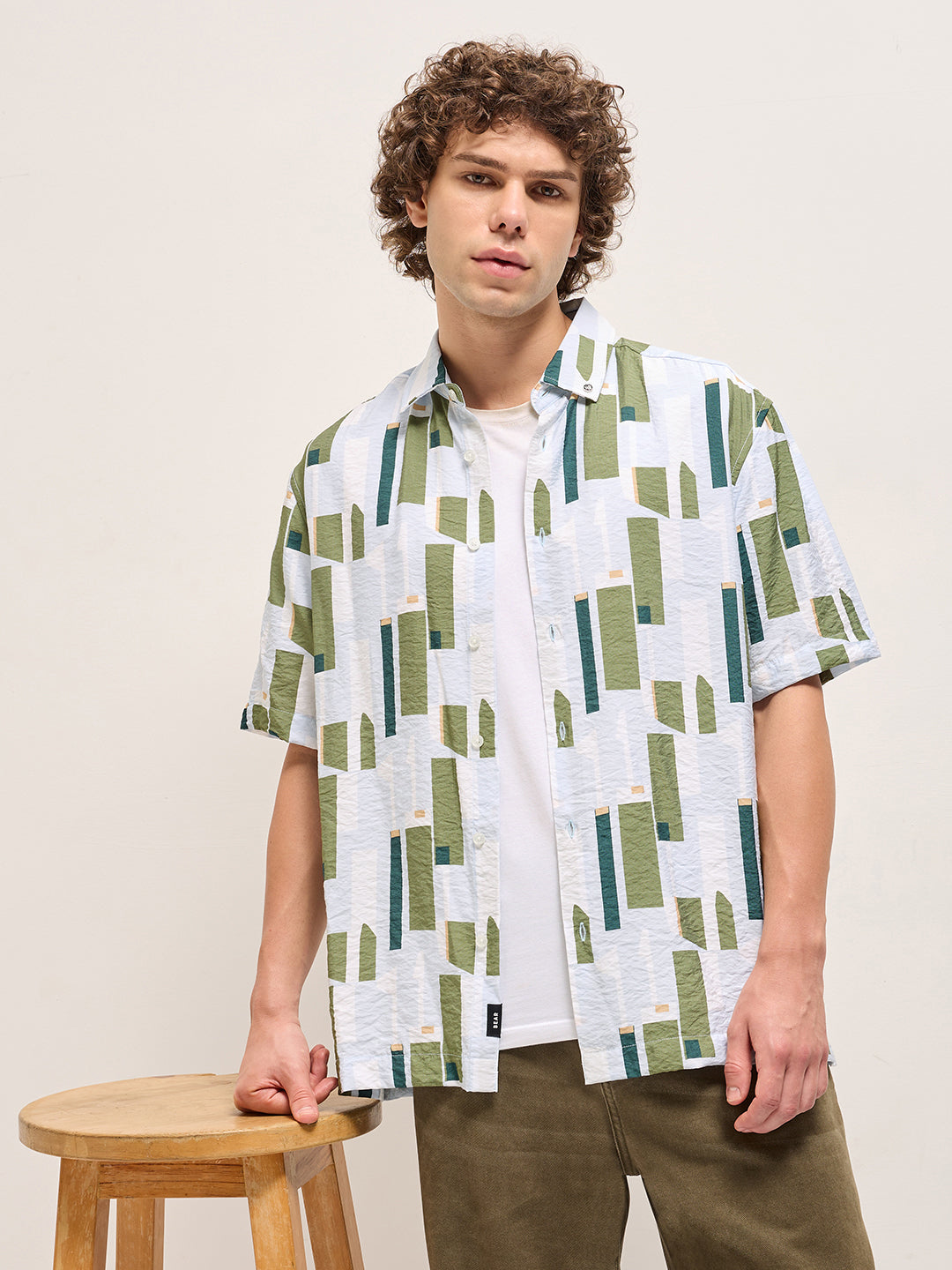 Men's White Casual Regular Fit Printed Half Sleeves Shirt