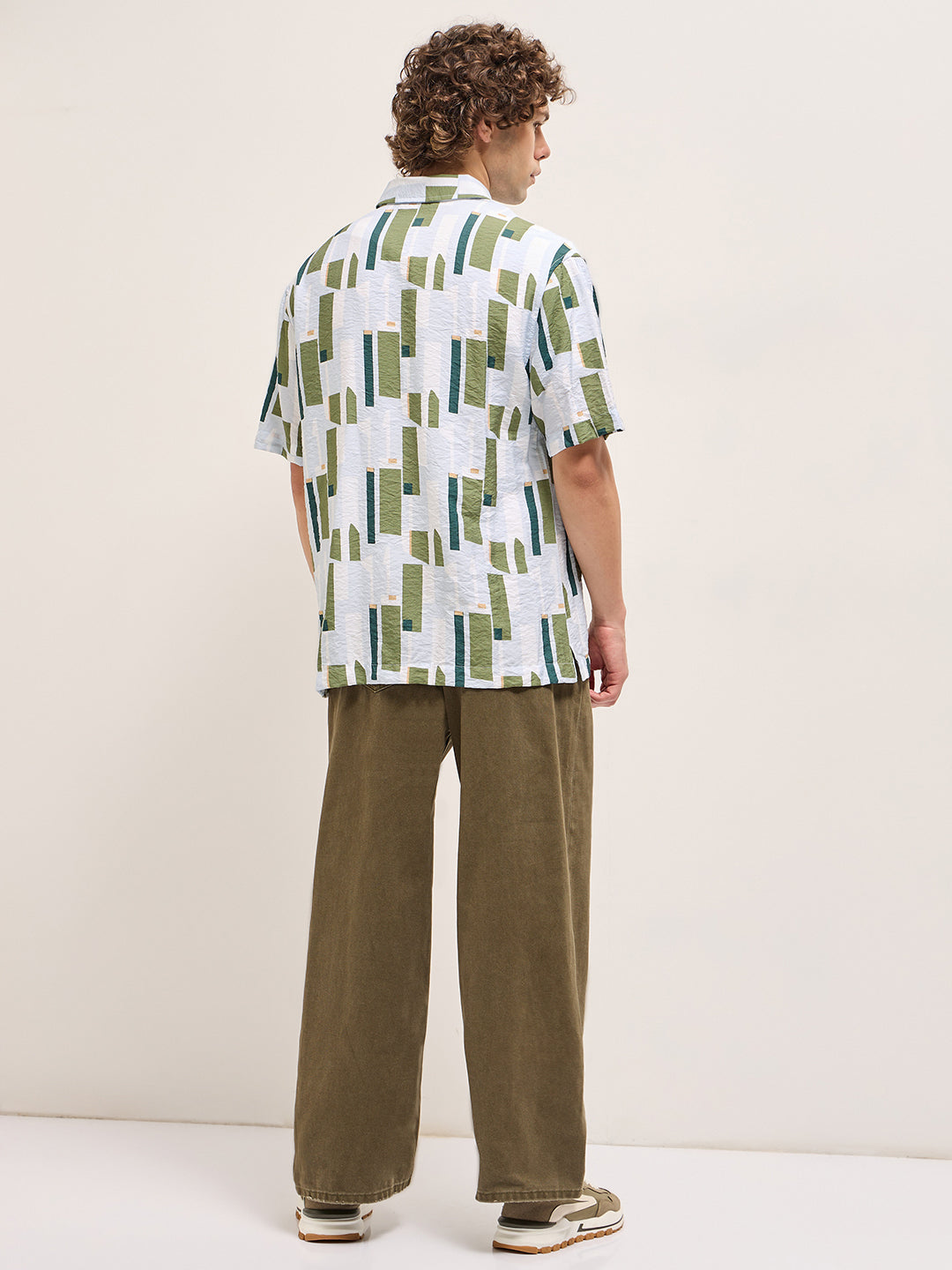 Men's White Casual Regular Fit Printed Half Sleeves Shirt