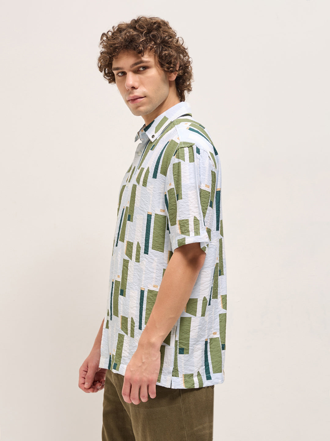 Men's White Casual Regular Fit Printed Half Sleeves Shirt