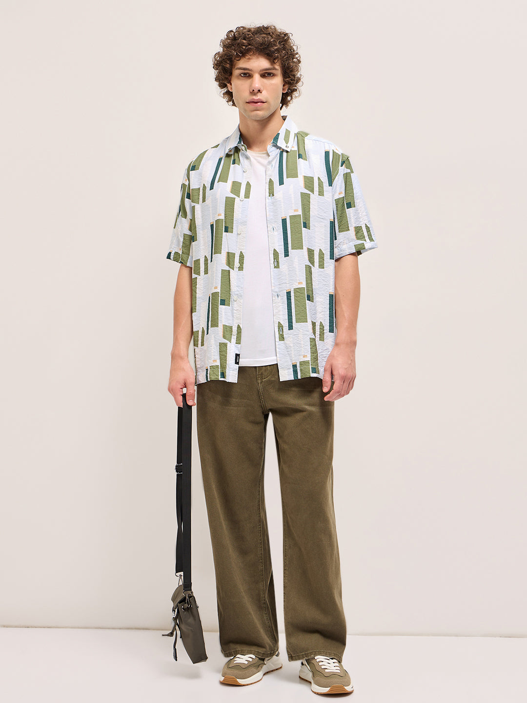 Men's White Casual Regular Fit Printed Half Sleeves Shirt