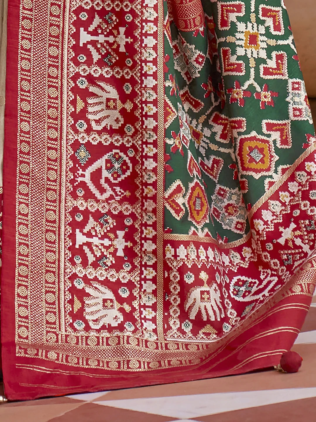 Women's Silk Blend White Woven Design Designer Saree with Blouse Piece