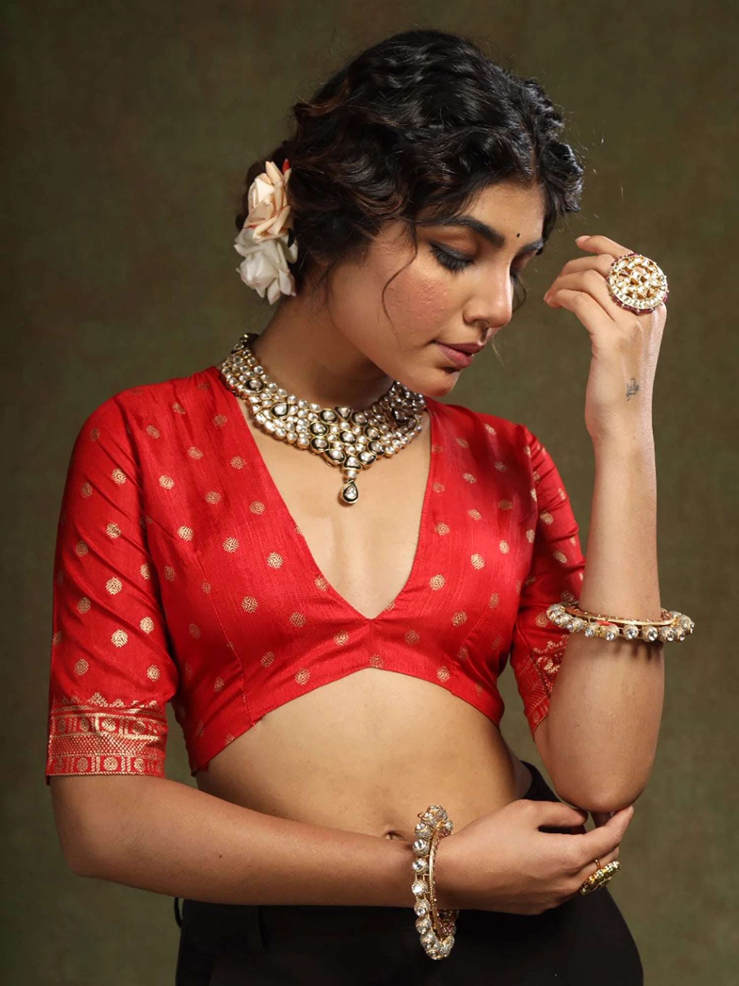 Women's Silk Blend White Woven Design Designer Saree with Blouse Piece
