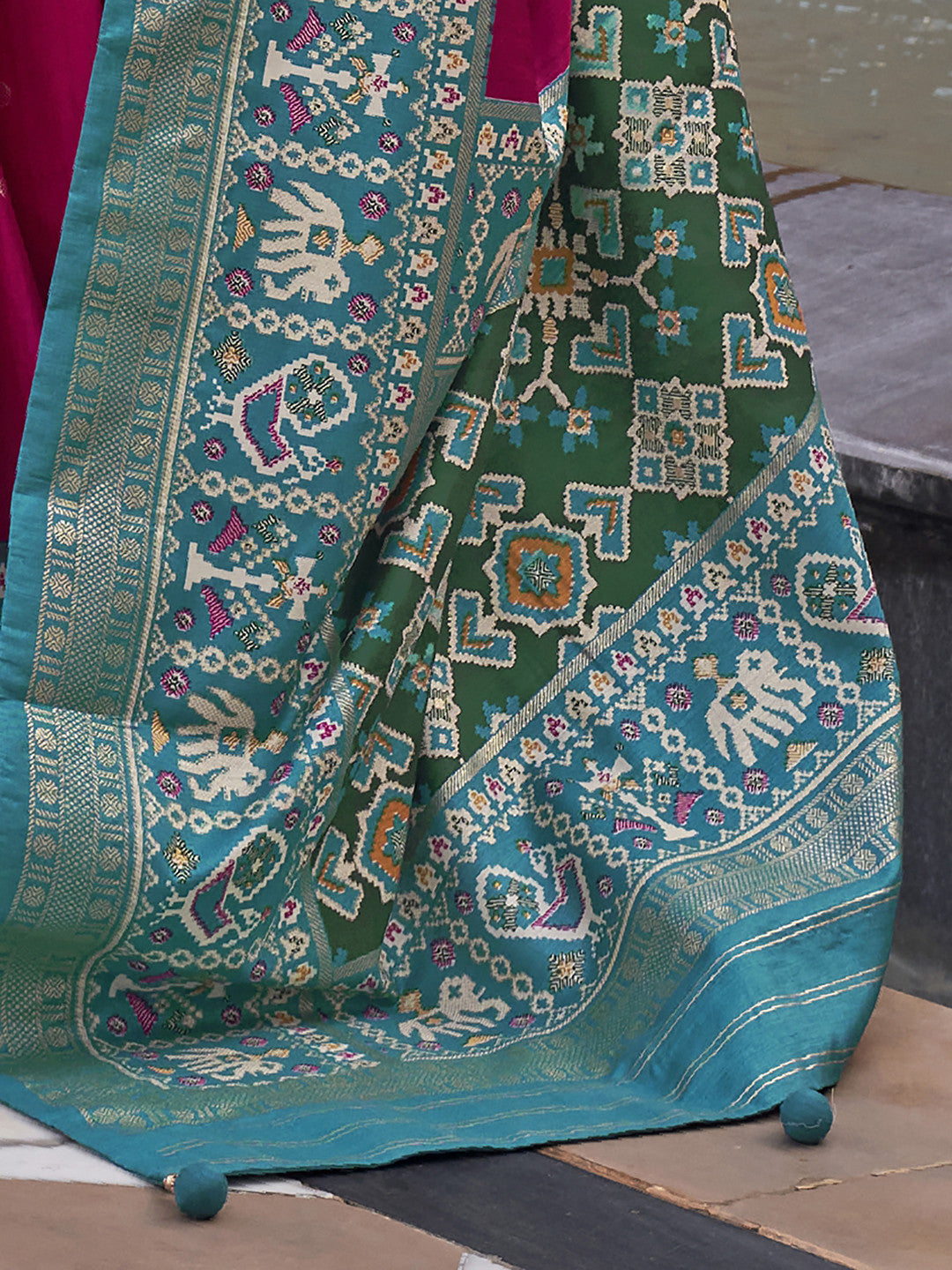 Women's Silk Blend Pink Woven Design Designer Saree with Blouse Piece