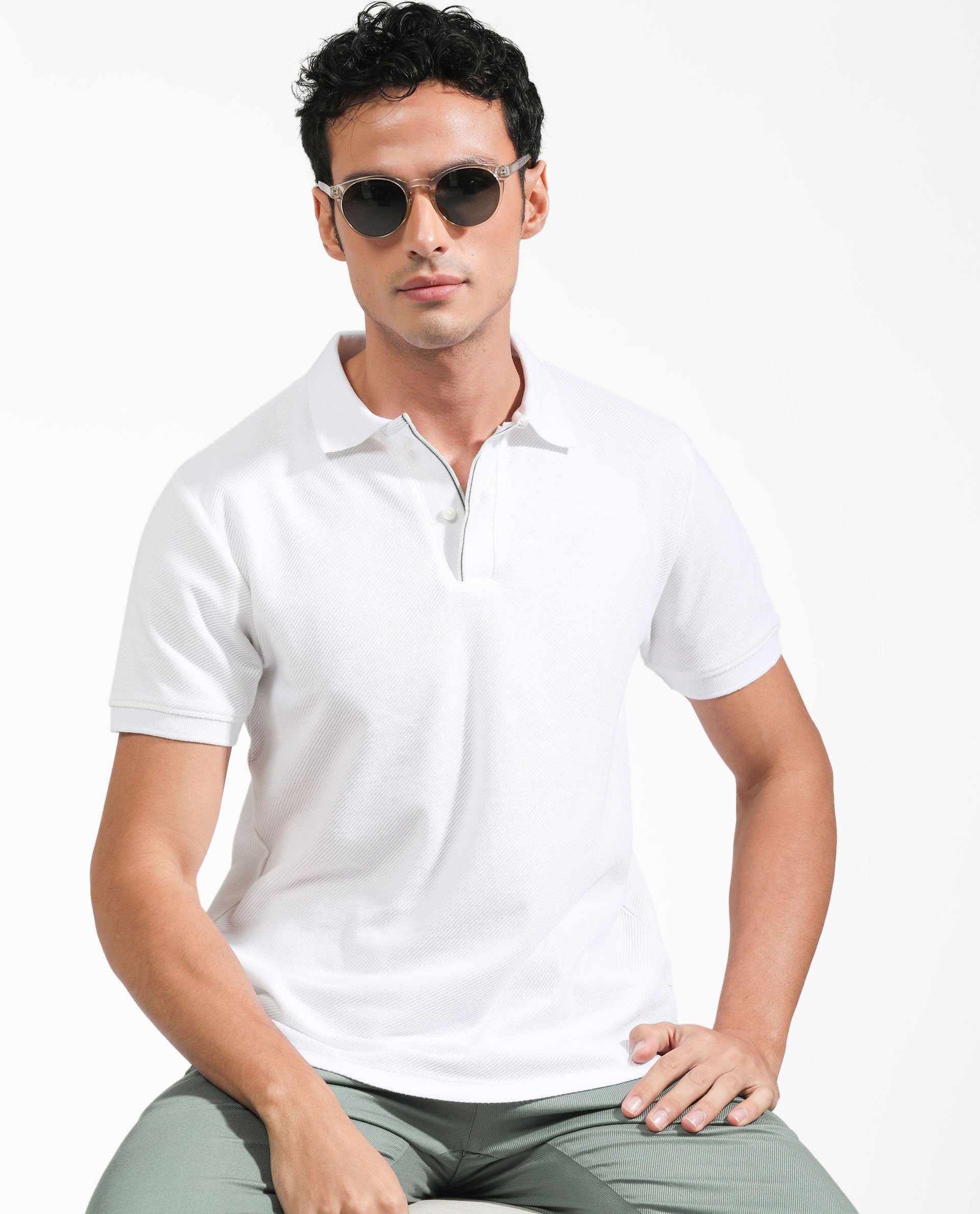 Men's White Casual Regular Fit Solid Half Sleeves Polo Tshirt