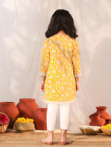 Girls Yellow Festive Printed Three Quarter Sleeves Kurta with Leggings