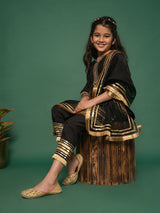 Girls Black Silk Blend Solid Lace Detailing Kurta Pyjama And Dupatta Set