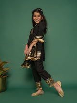 Girls Black Silk Blend Solid Lace Detailing Kurta Pyjama And Dupatta Set