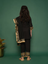 Girls Black Silk Blend Solid Lace Detailing Kurta Pyjama And Dupatta Set