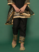 Girls Black Silk Blend Solid Lace Detailing Kurta Pyjama And Dupatta Set