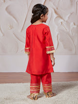 Girls Red Silk Blend Solid Lace Detailing Kurta Pyjama And Dupatta Set