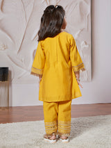 Girls Yellow Silk Blend Solid Lace Detailing Kurta Pyjama And Dupatta Set