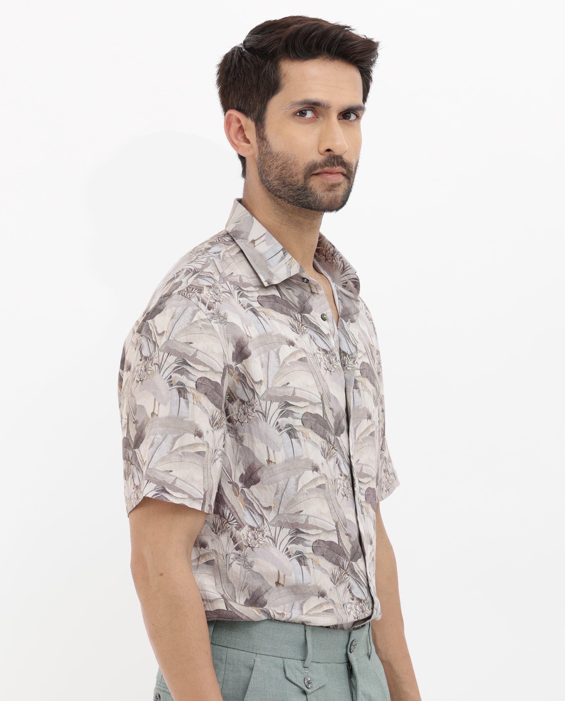 Men's Beige Casual Regular Fit Printed Half Sleeves Shirt
