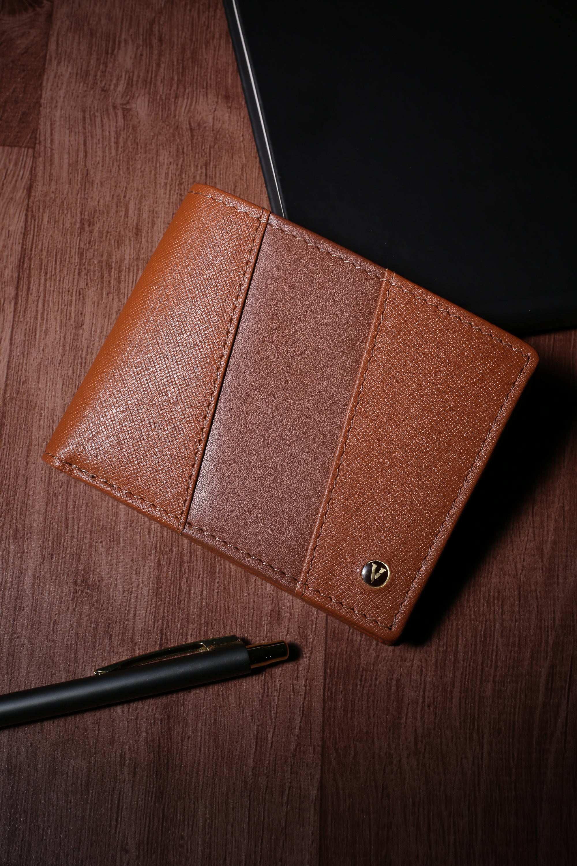 Men's Tan Textured Bi-Fold Leather Wallet