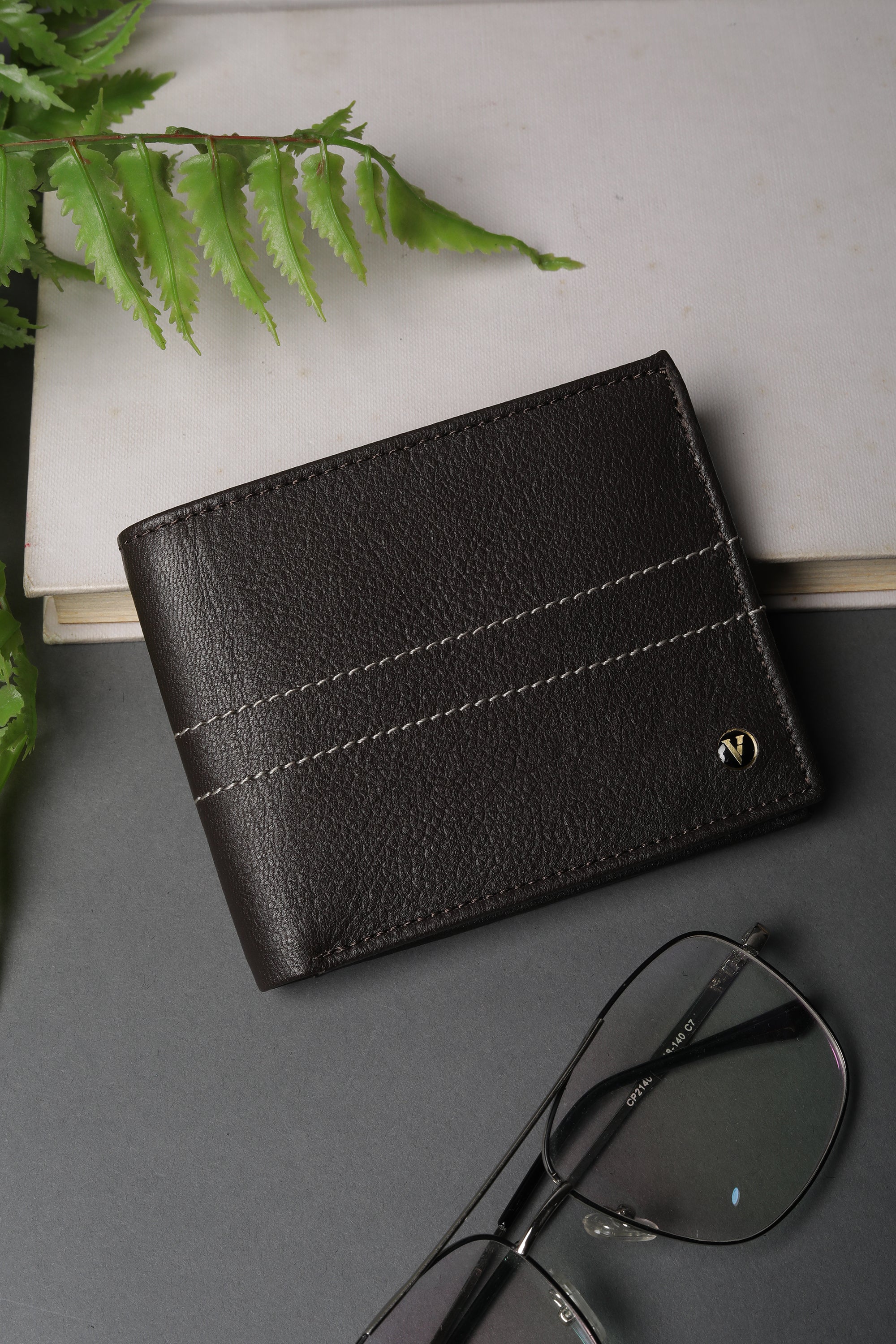 Men's Brown Textured Bi-Fold Leather Wallet
