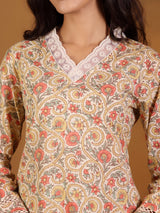 Women's Off White Floral Prnted Straight Kurta