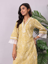 Women's Paisely Printed Lace Detailed Flared Sleeve Kurta