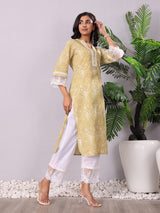 Women's Paisely Printed Lace Detailed Flared Sleeve Kurta