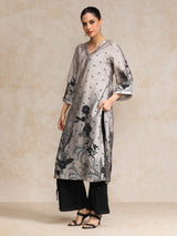 Women's Bold Placement Floral Printed V Neck Kurta