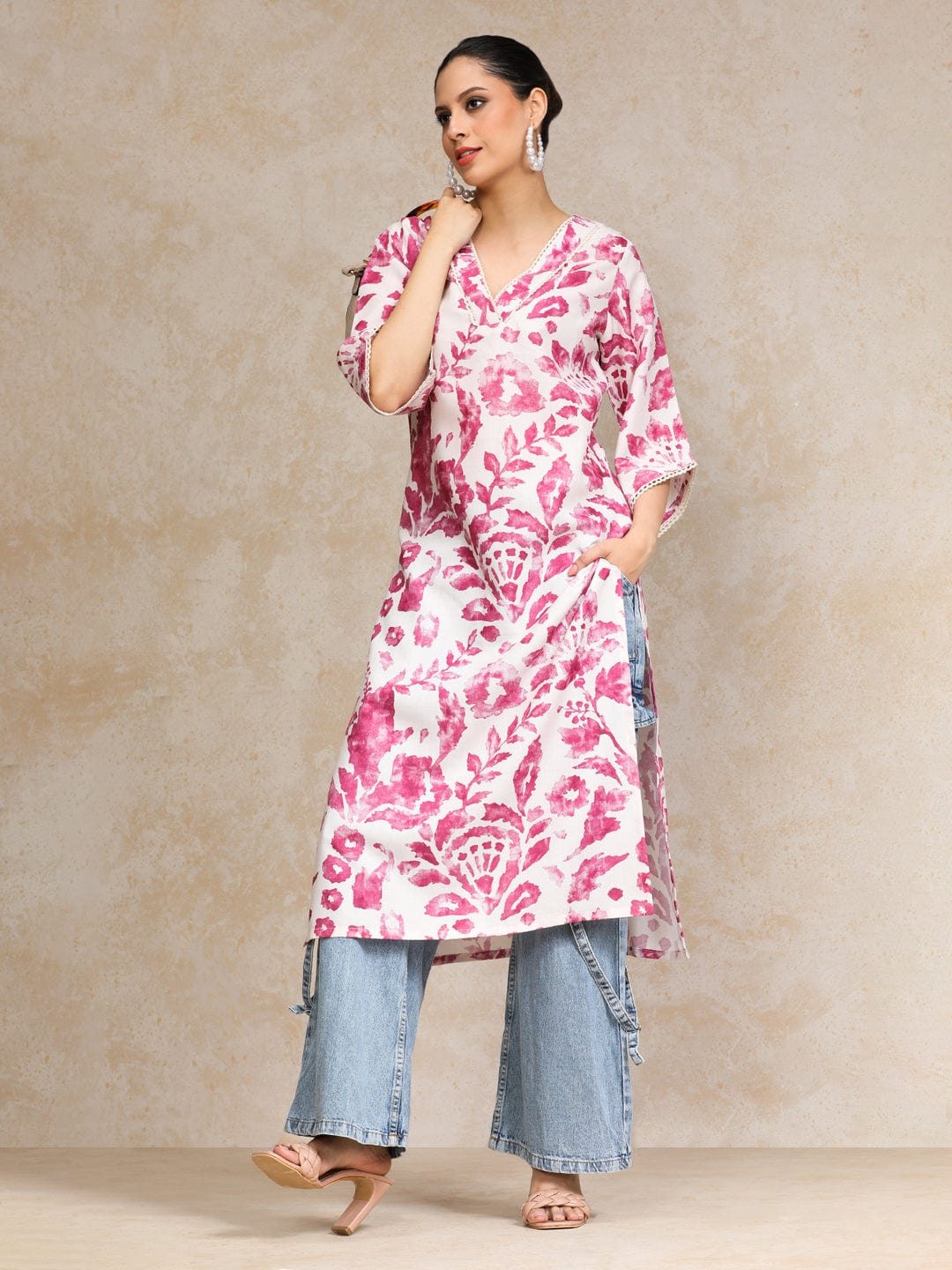 Women's Abstract Printed V Neck Flared Sleeve Kurta