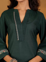 Women's Green Mandarin Collar Thread Embroidered With Pleated Detailing Kurta Paired With Bottom