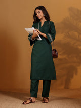 Women's Green Mandarin Collar Thread Embroidered With Pleated Detailing Kurta Paired With Bottom