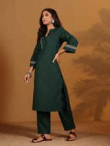 Women's Green Mandarin Collar Thread Embroidered With Pleated Detailing Kurta Paired With Bottom