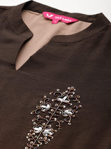 Women's Mandarin Collar Placement Embroidered Kurta Paired With Tonal Bottom
