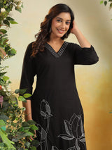 Women's Floral Placement Kantha & Thread Embroiderd V Neck Kurta With Trouser