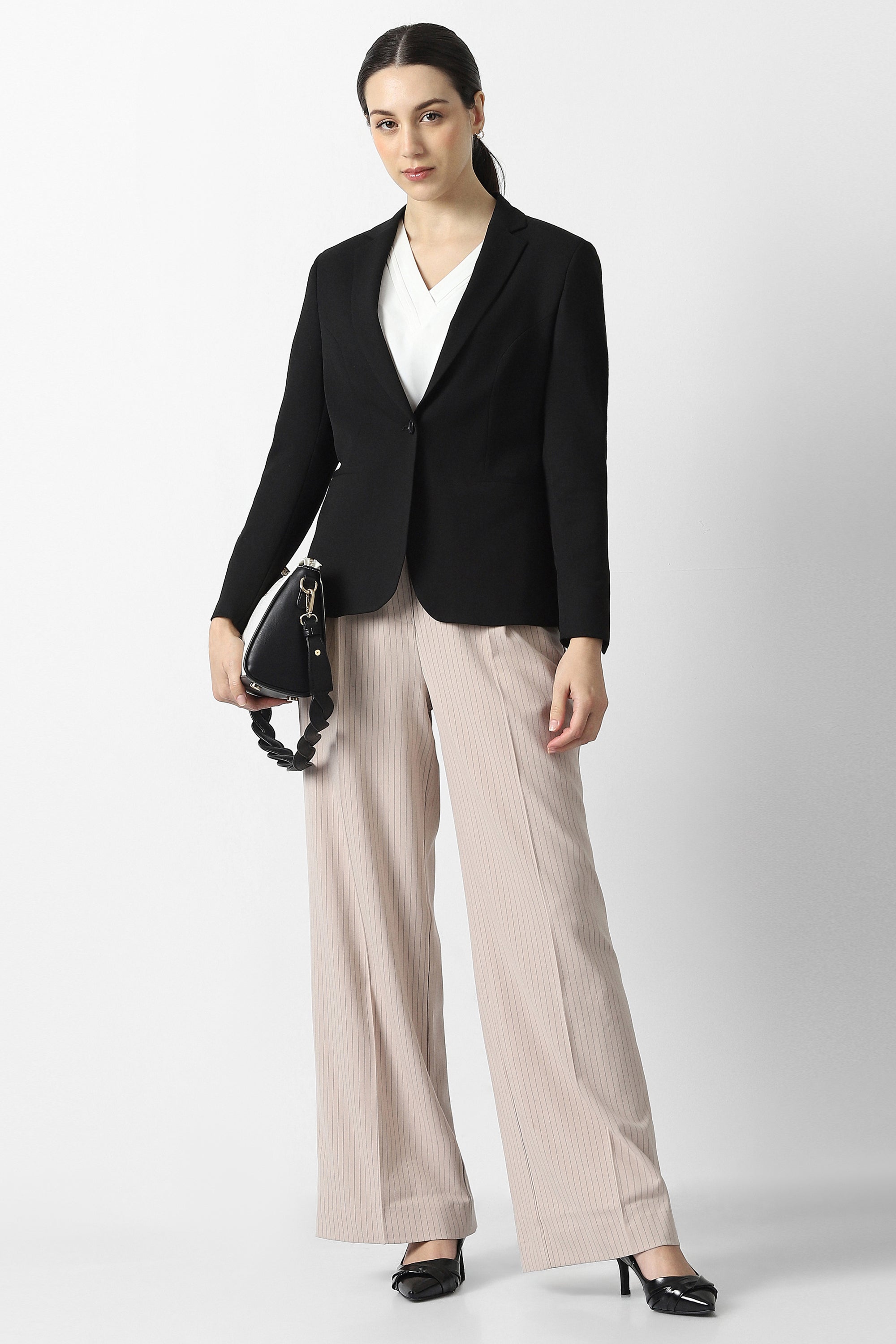 Women's Black Solid Full Sleeves Blazer