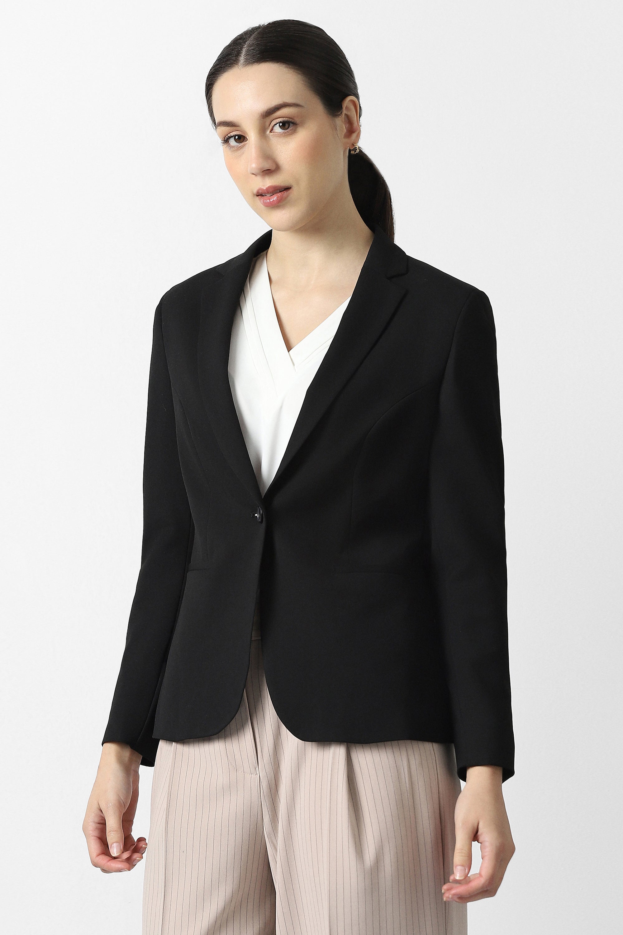 Women's Black Solid Full Sleeves Blazer