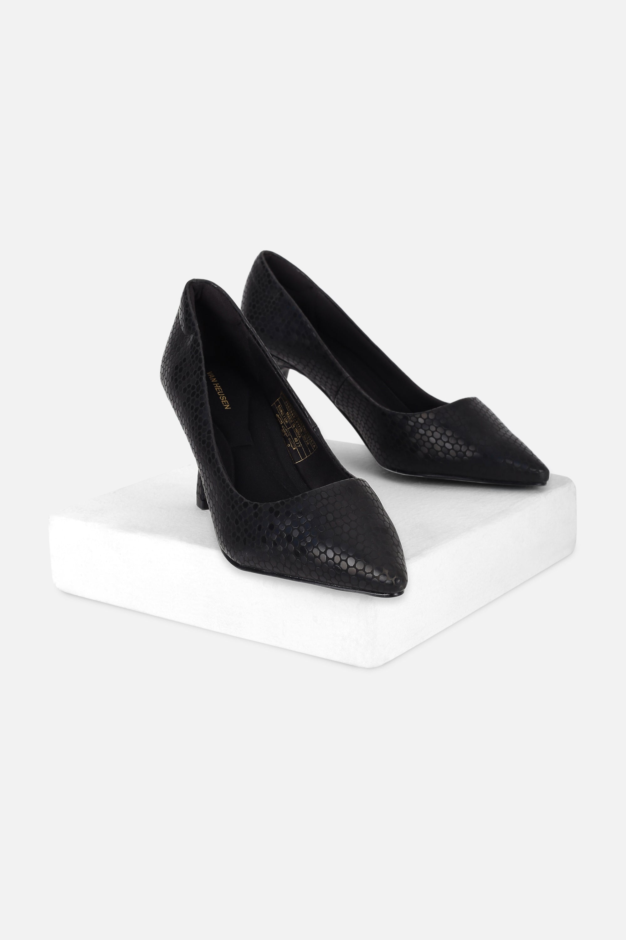 Women's Black Casual Textured Pump