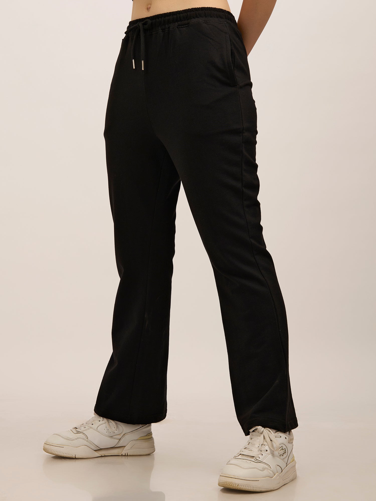 Women's Black Casual Regular Fit Solid Trackpant