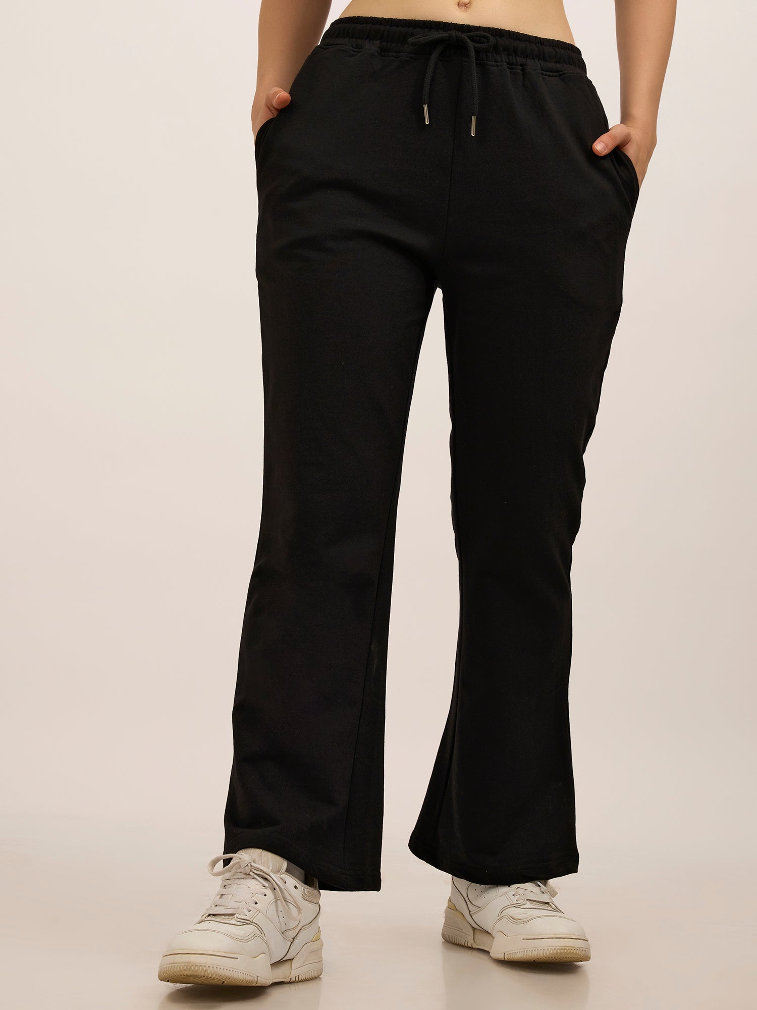 Women's Black Casual Regular Fit Solid Trackpant