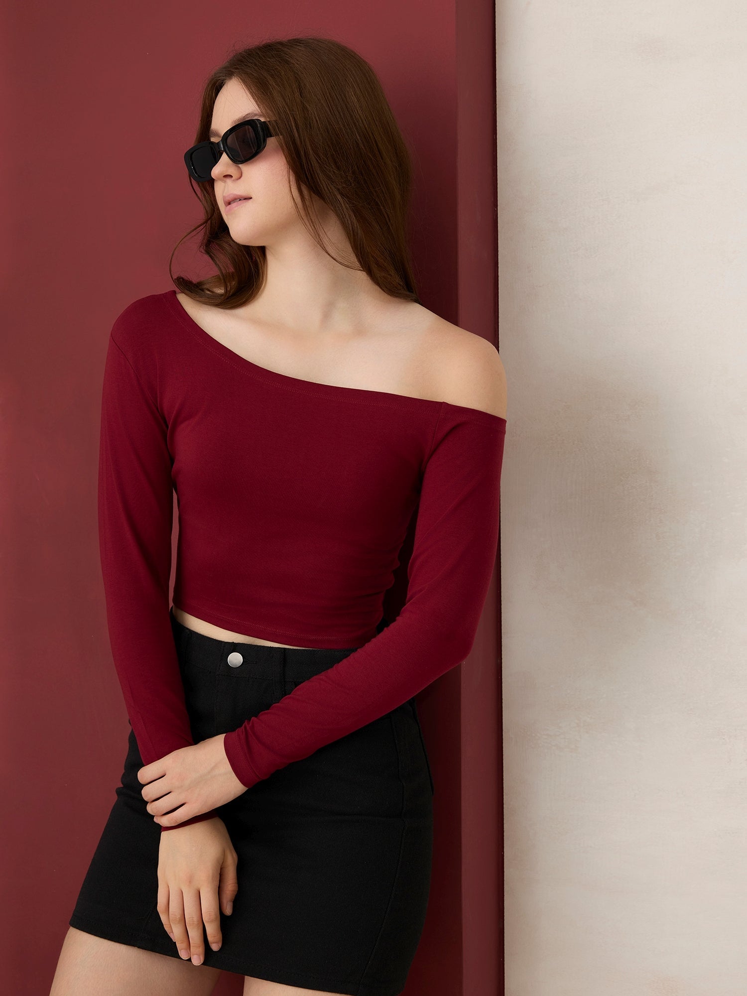 Women's Red Casual Fitted Solid Top