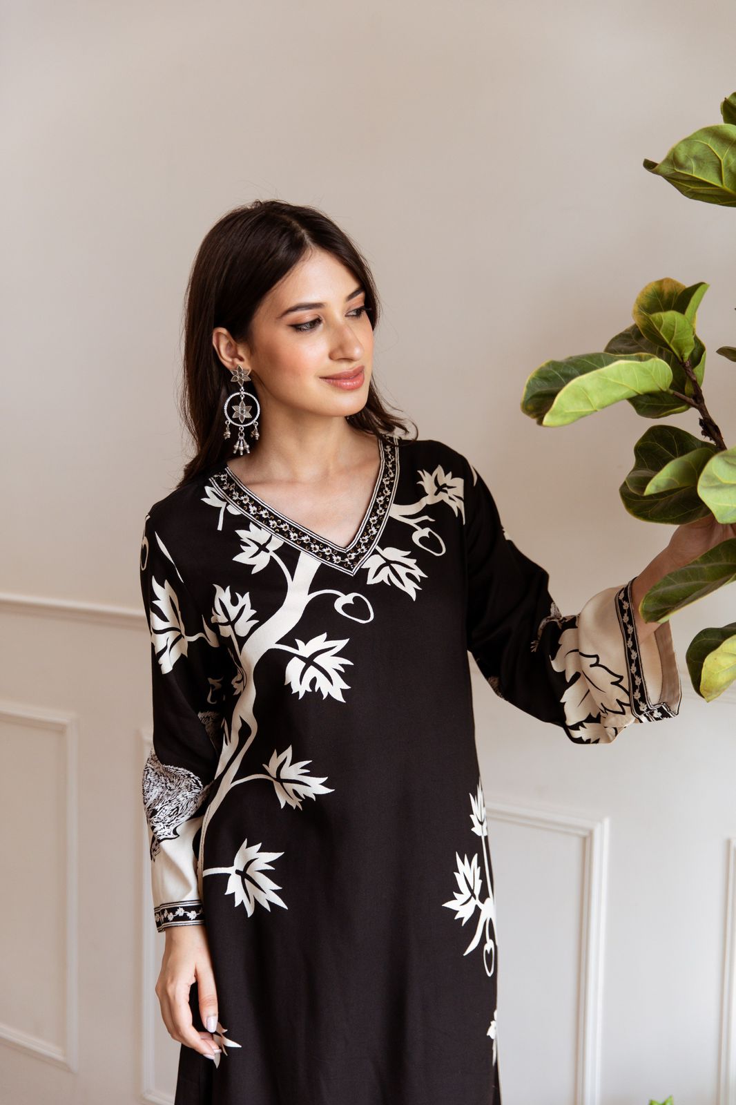 Women's Black Fusion Regular Fit Printed Full Sleeves Kurtas Sets