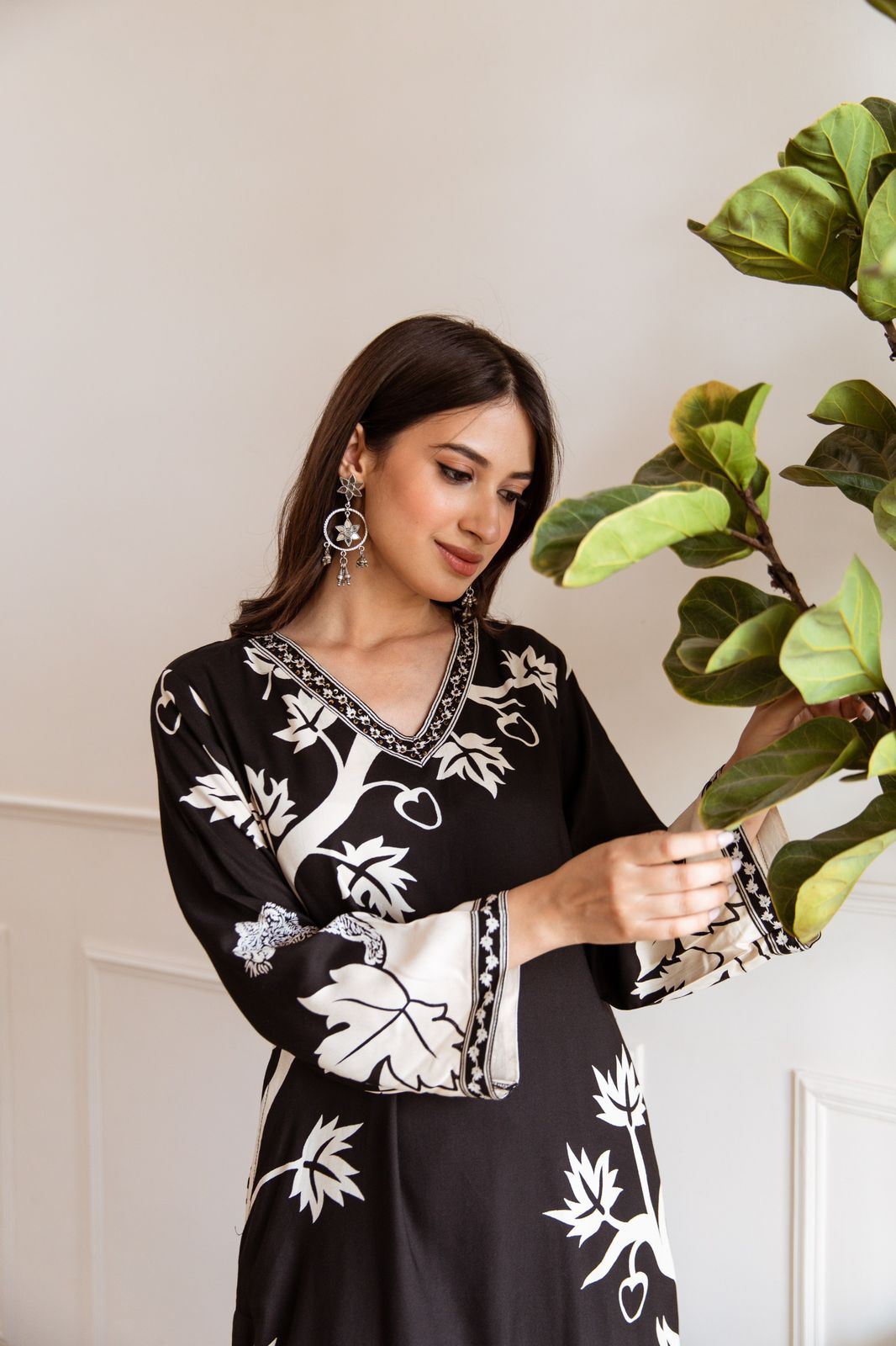 Women's Black Fusion Regular Fit Printed Full Sleeves Kurtas Sets