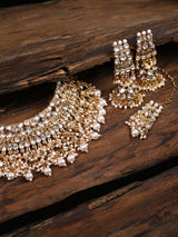 Women's Gold Tone Kundan and Pearls Bridal Choker Necklace Earring Maangtikka Set