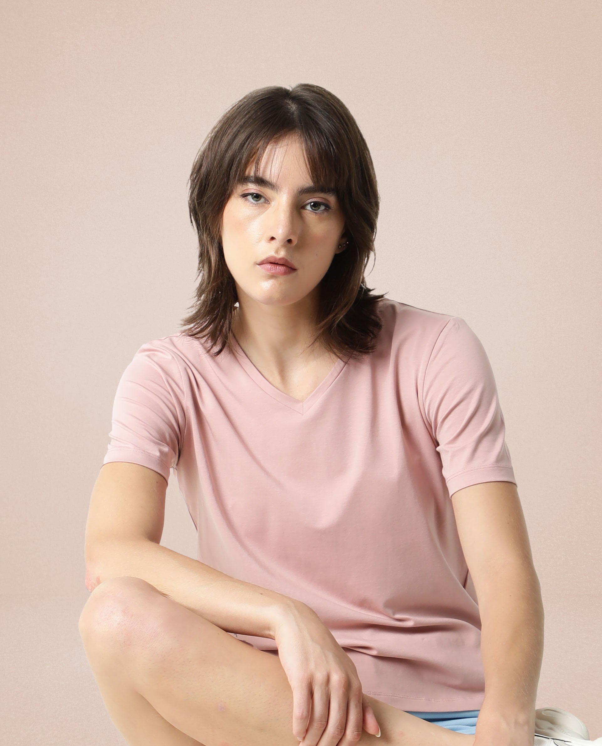 Women's Arvi Pink Cotton Blend Fabric Regular Fit Half Sleeves Solid V-Neck Tshirt