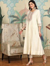 Women's Off-White Kurta Set with Duppatta
