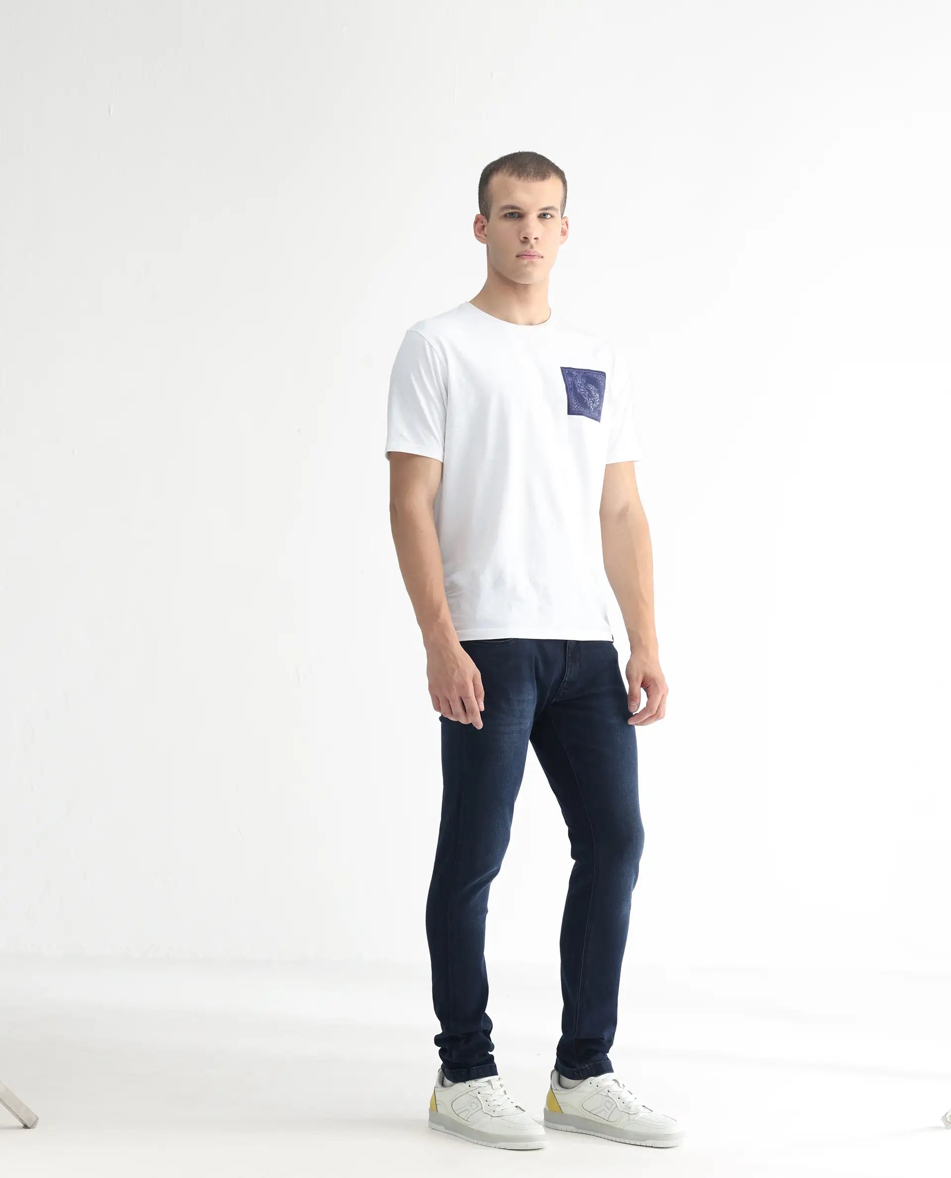 Men's Blue Casual Slim Fit Solid Jeans