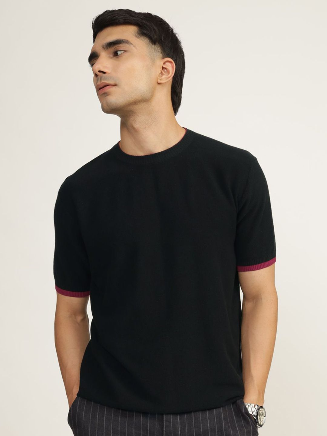 Men's Black Casual Regular Fit Solid Half Sleeves Tshirt