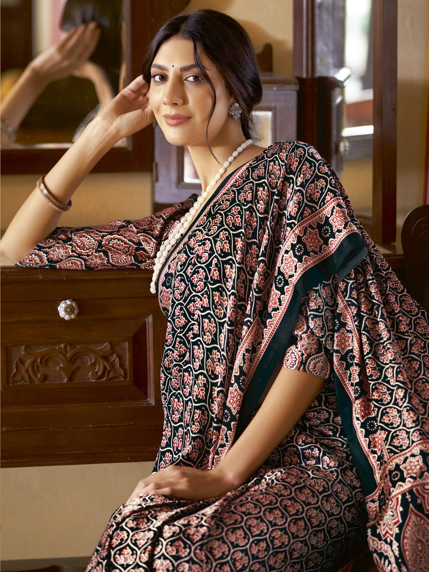Women's Crepe Black Printed Designer Saree with Blouse Piece