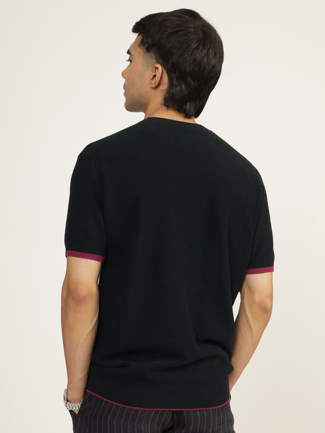 Men's Black Casual Regular Fit Solid Half Sleeves Tshirt