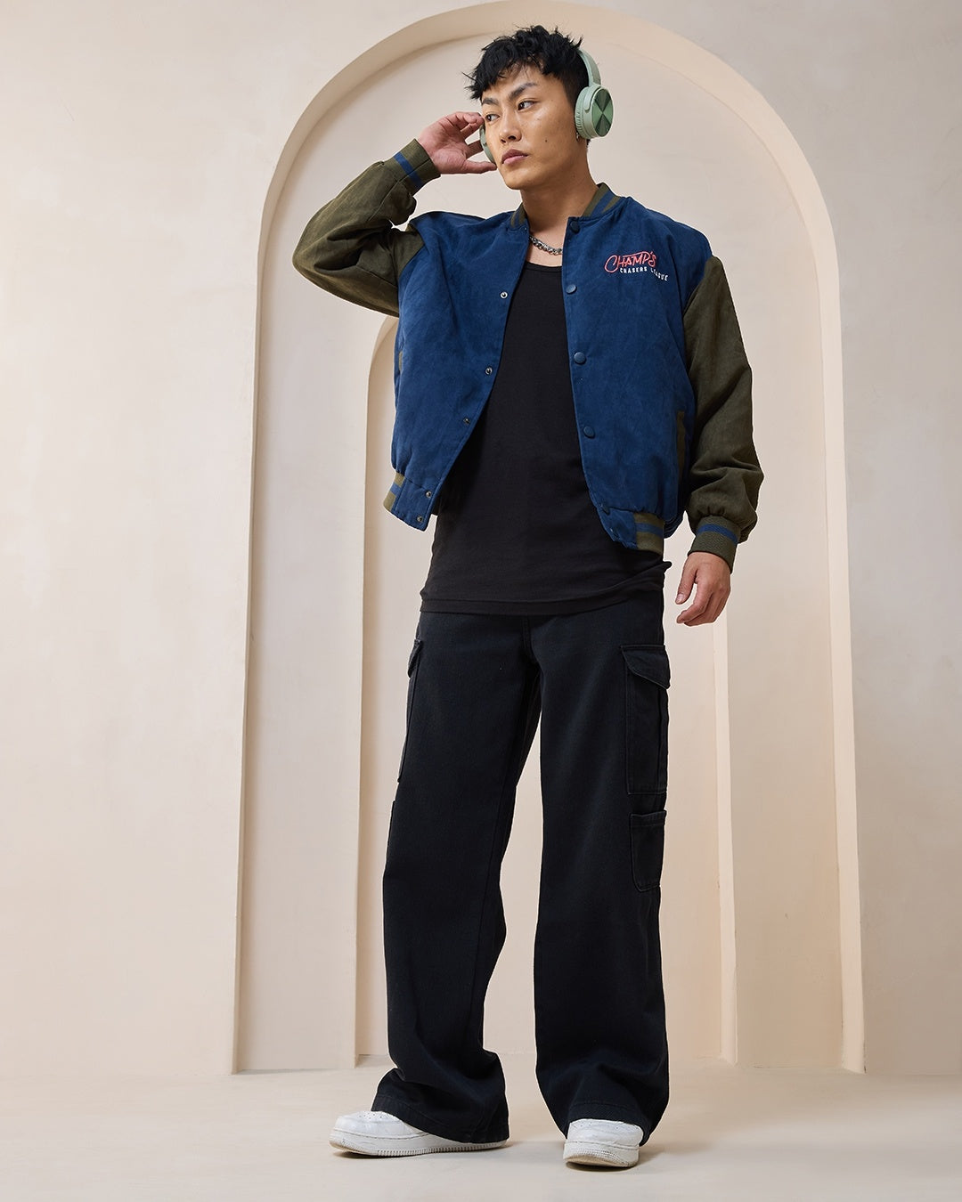 Men's Black Baggy Fit Cargo Mid-Rise Jeans