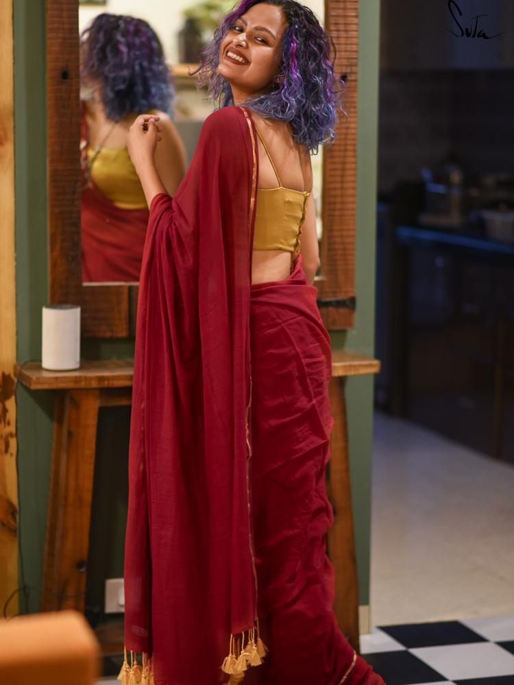 Women's Red Mul Cotton Saree