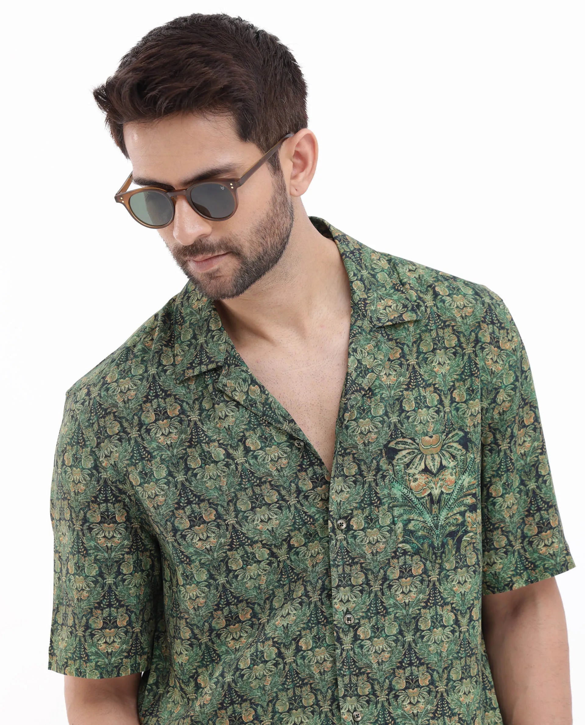 Men's Green Casual Regular Fit Printed Half Sleeves Shirt
